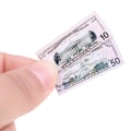 Pikkukuva 3 / 5: 100 kpl / set 1:12 nukkekoti 5/10/20/50/100 dollarin valuutta bankno 5 USD,100pcs