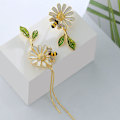 Miniatyrbillede 1 af 5: 2022 n Daisy Flower Bee Stud øreringe til kvinder Solsikke Butte Green