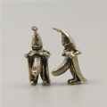 Miniatyrbillede 4 af 5: Retro Messing Banana Man Creative Nøglering Pendant Desktop Orname