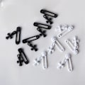 Miniatyrbillede 4 af 8: 5 Stk 3D Mini Metal Nail Charm Retro Cross Paper Clip Shape Nail Black