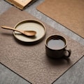 Miniatyrbild 5 av 8: Lätt lyxigt bordsunderlägg i massivt läder Kaffe Brun PU Bordsmatta W 3