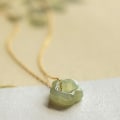 Pikkukuva 7 / 8: Vintage jäljitelmä Hetian Jade kaulakoru Flower Pendant Hollow Cl A2