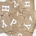 Miniatyrbillede 3 af 3: Tillykke med fødselsdagen Hessian Banner Neutral Tillykke med fødselsdagen Festpynt Boho Rustik Vimpel Skilt Svalehaleflag, 2 i 1