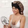 Miniatyrbild 4 av 5: Lång Satin Bonnet för Flätor - Elastiska Silkeshårbonnetter för Sömn Nattmössa Stretchigt Knytband för Kvinnor (Leopard)