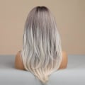 Miniatyrbilde 4 av 4: Langt Lagdelt Ombre Grå Parykker For Kvinner, 22 Tommer Ombre Grå Side Parting