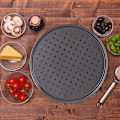 Miniatyrbillede 2 af 5: Sæt med 2 runde perforerede non-stick pizzabakker i kulstofstål Grå Ø 32 cm