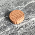 Pikkukuva 4 / 5: Oven pysäyttimet - Liimattava puinen oven pysäytin lattialle ja parketille - Liimattava oven pysäytin - Oven pysäytin (Sapele)