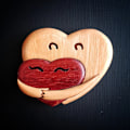 Miniatyrbillede 5 af 8: Et kram fra mit hjerte til dig Håndlavet træskærerarbejde Loving Heart A3 one size