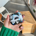 Miniatyrbilde 3 av 5: TPU beskyttelsesetui for tredje generasjons Airpods (blå bakgrunn+krok), japansk anime tegneseriecover, kult mykt TPU-etui for Airpods3 2021 lading b