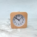 Miniatyrbild 1 av 5: Batteridriven morgonväckarklocka, träväckarklocka tyst icke-tickande belyst reseanalog väckarklocka med snooze-funktion, handklocka Risi