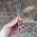 Miniatyrbilde 2 av 5: Fjærvisp - Rustfri stålvisp (7 tommer), tykk rustfri ståltråd og sterkt håndtak, eggvisp, for matlaging, røring, visping