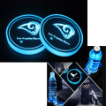 Pikkukuva 1 / 4: 2 kpl (Los Angeles Rams, noin 68*68*8,5 mm) LED-auton juomatelineitä 7 värin valolla, USB-ladattava juomatelineen alusta autotarvikkeisiin