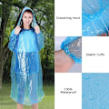 Pikkukuva 2 / 5: 4 kpl kertakäyttöinen sadetakki, vedenpitävä poncho aikuisille ja lapsille, paksu hätäponcho läpinäkyvä kevyt sadetakki hupulla ja hihoilla