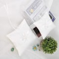 Miniatyrbilde 1 av 5: Hvit sateng sløyfe ringbærer holder puter med simulert perle bryllup ring pute bryllup forlovelse fest tilbehør(2#)