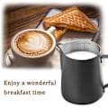 Miniatyrbillede 2 af 2: 600 ml / 20 oz mælkekande til kaffemaskine, mælkekande med målemærke og dekorationspen til fremstilling af latte art og cappuccino kaffe, sort 600ml