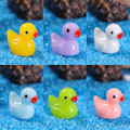 Miniatyrbilde 4 av 4: 100 stk. Tiny Ducks Set Dekorasjon Realistisk Form Holdbar Harpiks Bedårende Ender for Jul Bursdagsfest Barnets Dag