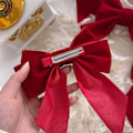 Miniatyrbillede 5 af 5: 2 stk Store Buespænd - Røde Fløjls Hårspænder til Kvinder og Piger, Krokodille Klips, Silke Klips til Jul, Vinterferie