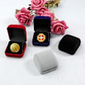 Miniatyrbild 2 av 5: Sammetsmyntdisplayfodral Medaljer Fodral Smyckeskrin Presentask Displayfodral För Medaljer Red