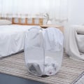 Pikkukuva 4 / 5: 75L Deluxe Vahva Verkkokori Pop Up Pyykkiämpäri Sivutaskulla Pesutupaan, Kylpyhuoneeseen, Lastenhuoneeseen, Yliopiston Majoitustilaan tai Matkalle (Valkoinen, 36x36x60cm)