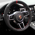 Miniatyrbild 1 av 6: Handsydd rattöverdrag i svart kolfibermocka med halkfritt grepp för Porsche Taycan Cayenne Macan Panamera 718 911 style 3
