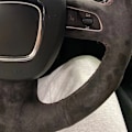 Miniatyrbild 4 av 6: Svart mockabands rattöverdrag för Audi A3 8P Sportback A4 B8 Avant A5 8T A6 C6 A8 D3 Q5 8R Q7 4L S3 S4 S5 Seat Exeo