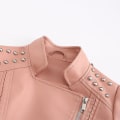 Miniatyrbillede 5 af 5: Dame Slim Fit Ensfarvet Læderjakke med Nitter på Skuldrene og Lynlås Pink XL