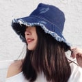 Miniatyrbilde 2 av 5: Casual fiskarhatt i denim for kvinner, enkel solhatt med rå kant for utendørsaktiviteter Dark Blue