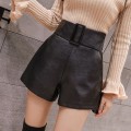 Miniatyrbillede 4 af 5: Dame Sexet PU Læder Shorts All Match Løse Shorts Med Brede Ben Til Fester Skole Dating Kontor XL
