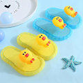 Pikkukuva 2 / 5: Uudet Muotisandaalit Sarjakuva Led Varvastossut Söpöt Kengät Liukumattomat Lasten Kengät Unisex Yellow-Duck 30-31