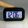 Pikkukuva 3 / 5: Monikäyttöinen digitaalinen herätyskello valaistuksella - Valkoinen