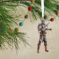 Miniatyrbilde 4 av 5: Samleobjekt Star Wars-pynt – The Mandalorian & Jet Pack-design