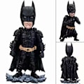Pikkukuva 3 / 3: Pimeän ritarin Batman Q-version Batman-malli sisätiloihin keräilijöille