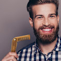 Miniatyrbilde 3 av 4: Men's Folding Beard Comb