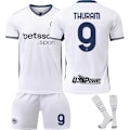Pikkukuva 1 / 10: 2024-2025 Inter Milan vierasjalkapallopuku nro 9 Thuram lasten pelipaita miesten ja naisten puku{HONGDE} Size 9 socks M
