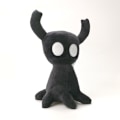 Pikkukuva 1 / 5: Hollow Knight -peli nukke pehmo tyyny pehmolelu