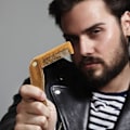 Miniatyrbilde 4 av 4: Men's Folding Beard Comb