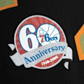 Miniatyrbillede 3 af 4: Basketball T-shirt - Mitchell & Ness - Philadelphia 76ers - NBA Script N&N - Allen Iverson - Sort Svart jag