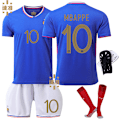 Pikkukuva 2 / 4: Ranskan jalkapallopaidat vuoden 2024 EM-kisoihin - Kotijoukkueen pelipaidat numerolla 10 Mbappe, 7 Griezmann, 9 Giroud ja 11 Bale No. 11 L code