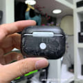 Miniatyrbild 4 av 8: Lämplig För Kolfiber Airpods Pro2 Skyddsöverdrag Apple Bluetooth Headset Laddningsfall Skyddande Case Airpods Bag Keys [Dumb Black]] AirPods Pro2
