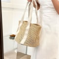 Miniatyrbillede 7 af 11: Moderne Hollow Out Weave-håndtaske til kvinders strand- og shoppingture Khaki