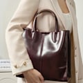 Pikkukuva 7 / 7: Ruskea Nahkainen Tote-Kassi Naiselle - Ihanteellinen Syksyn ja Talven Matkoille 30x13x27cm Wine coffee color About 30*13*27cm