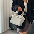 Miniatyrbild 4 av 5: Snygg ljusgrå crossbody-väska för kvinnor - höstens trend Light grey