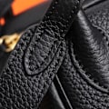 Miniatyrbilde 4 av 5: Lindy Mini Skulderveske i Kulebrun Ku-skinn med Gullknapp 19cm Small orange gold button 19cm