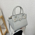Miniatyrbild 2 av 5: Snygg ljusgrå crossbody-väska för kvinnor - höstens trend Light grey
