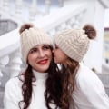 Pikkukuva 4 / 8: Uusi Twist Äiti-Lapsi Naisten Hattu Äiti ja Vauva Setti Neulehattu White Average size