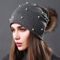 Miniatyrbilde 11 av 11: Perle Dobbeltlags Bomullsmateriale Ermehette Høst og Vinter Dame Allsidig Mote Vaskebjørn Ball Pels Dame Varm Lue Dark gray dark gray ball