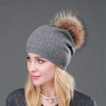 Miniatyrbild 2 av 11: Höst- och vinter damstickad mössa med tvättbjörnspälsboll, varm ullhatt, fashionabla dammössa Black natural ball