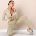Pikkukuva 1 / 8: Eurooppalainen ja amerikkalainen pitkähihainen vetoketjullinen jooga-asu hengittävä kapea juoksuhousu kuntoiluvaatteet naisten kaksiosainen asu 6239 long sleeve trousers suit-khaki S