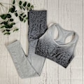 Pikkukuva 1 / 11: Joogasetti Rintaliivit ja Leggingsit Fitness-urheiluvaatesetti Naisille Lightgrey set L