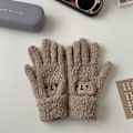 Miniatyrbillede 1 af 7: Vinter Plys Søde Pige Handsker Varme Fingerhandsker Broderi Blush Bjørn Uld Vanter Studenter Kolde Udendørs Cykelhandsker khaki One Size